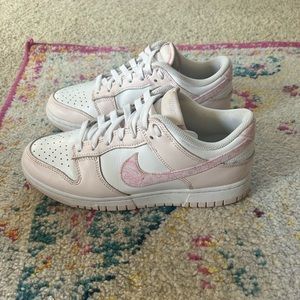 Womens Nike dunks pink